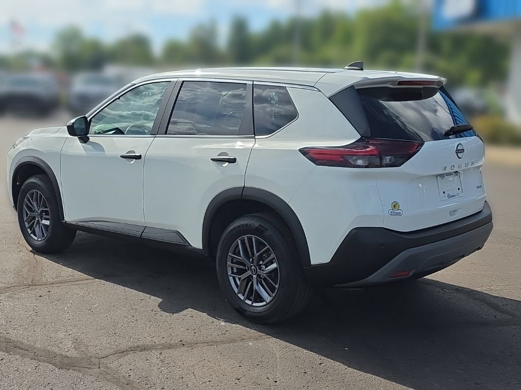 Used 2023 Nissan Rogue S AWD/4WD image 10