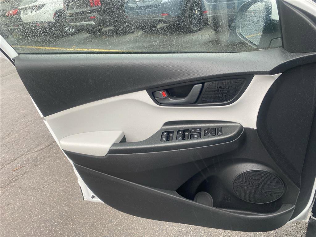 Used 2023 Hyundai Kona SE image 21