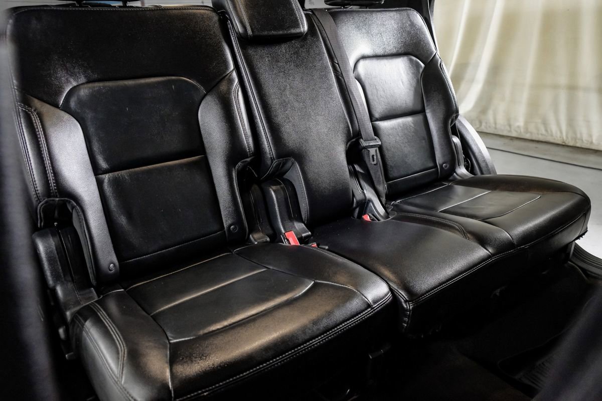 Used 2017 Ford Explorer XLT w/ Equipment Group 202A FWD image 30