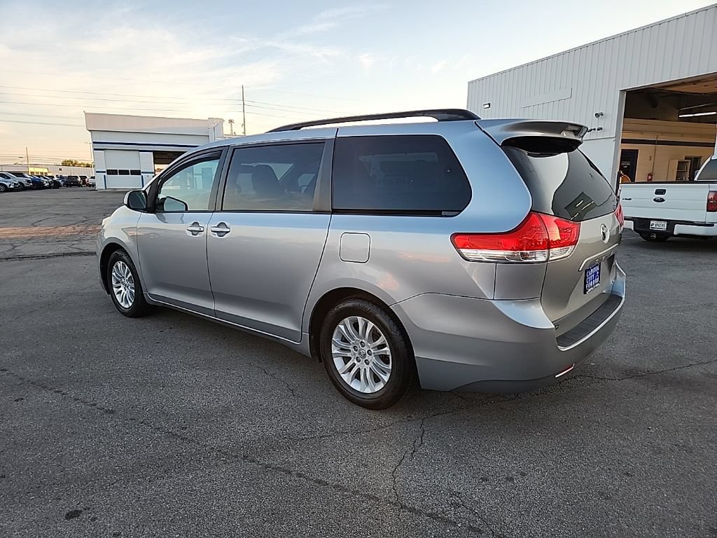 Used 2011 Toyota Sienna XLE FWD image 9