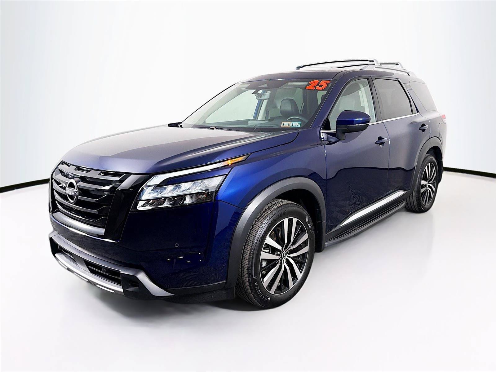 Used 2025 Nissan Pathfinder Platinum AWD/4WD image 7
