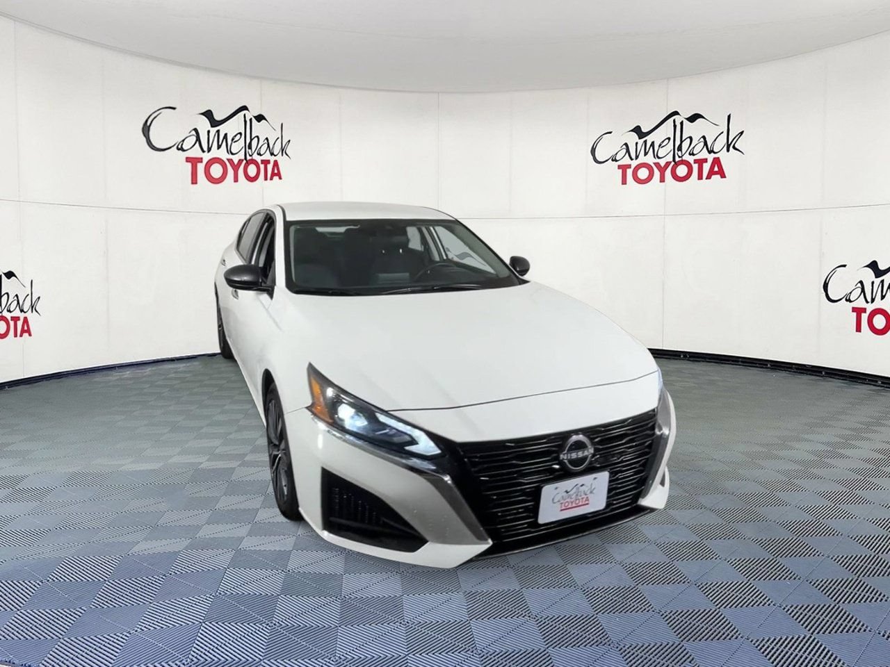 Used 2025 Nissan Altima 2.5 SV FWD image 4