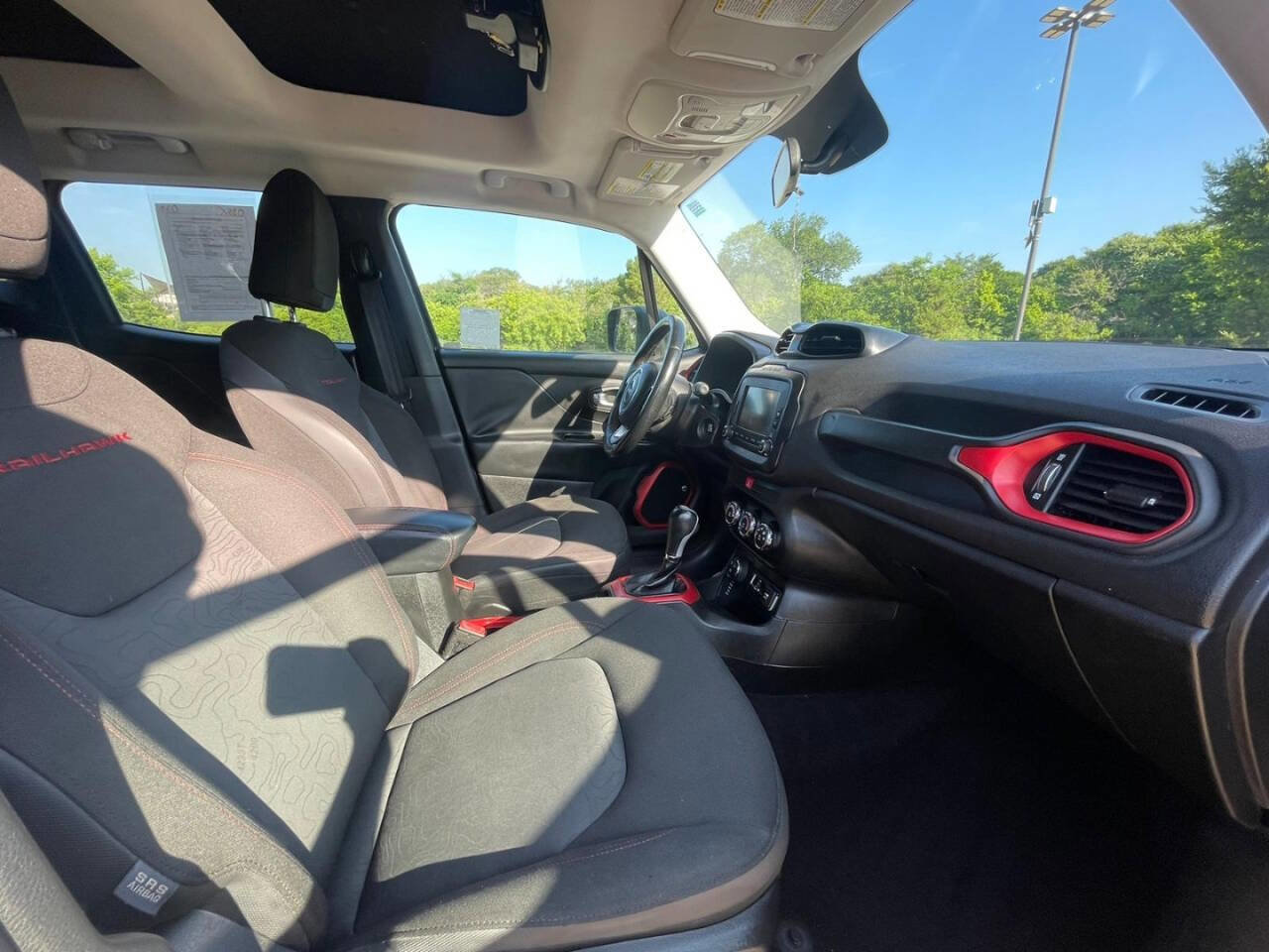 Used 2016 Jeep Renegade Trailhawk image 16