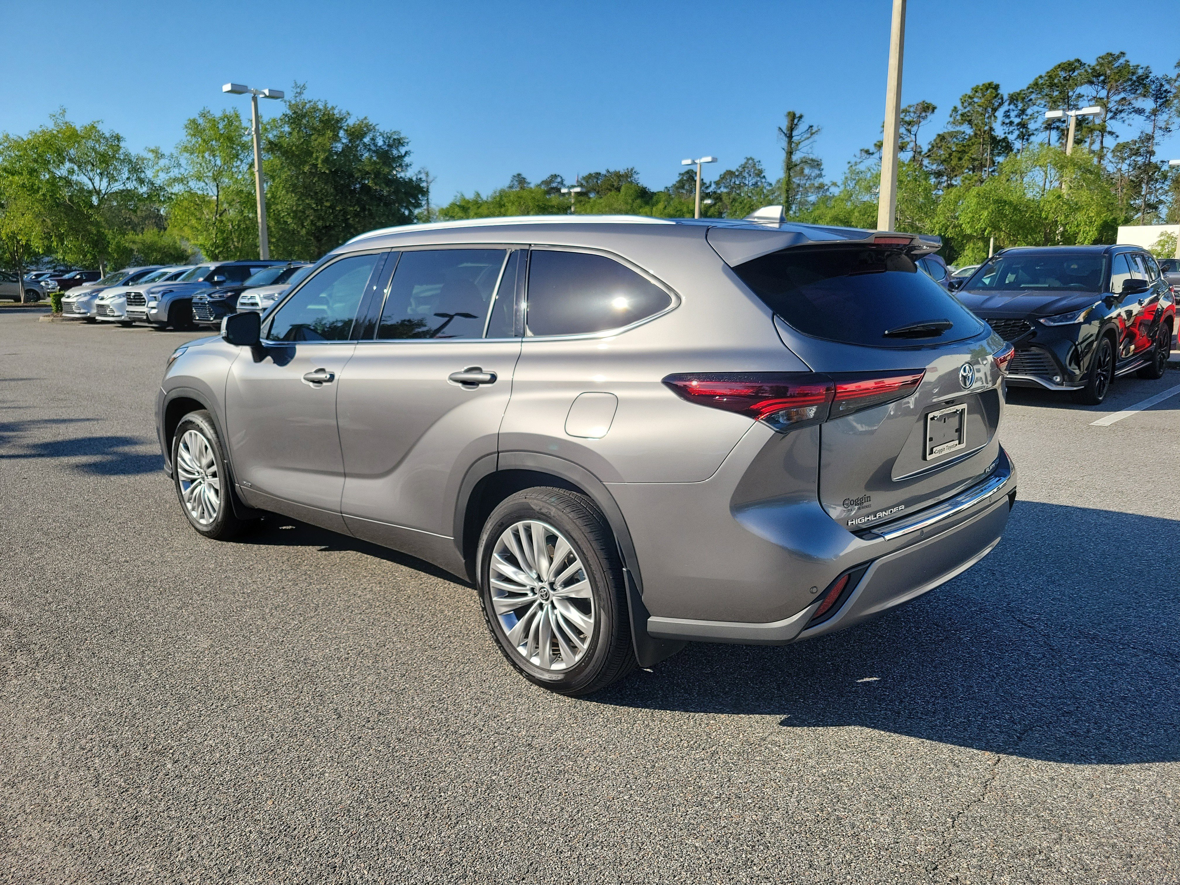 Certified 2025 Toyota Highlander Platinum image 5