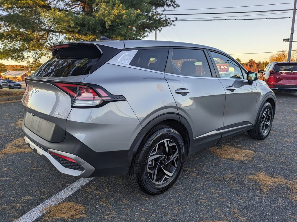 Used 2024 Kia Sportage LX image 4