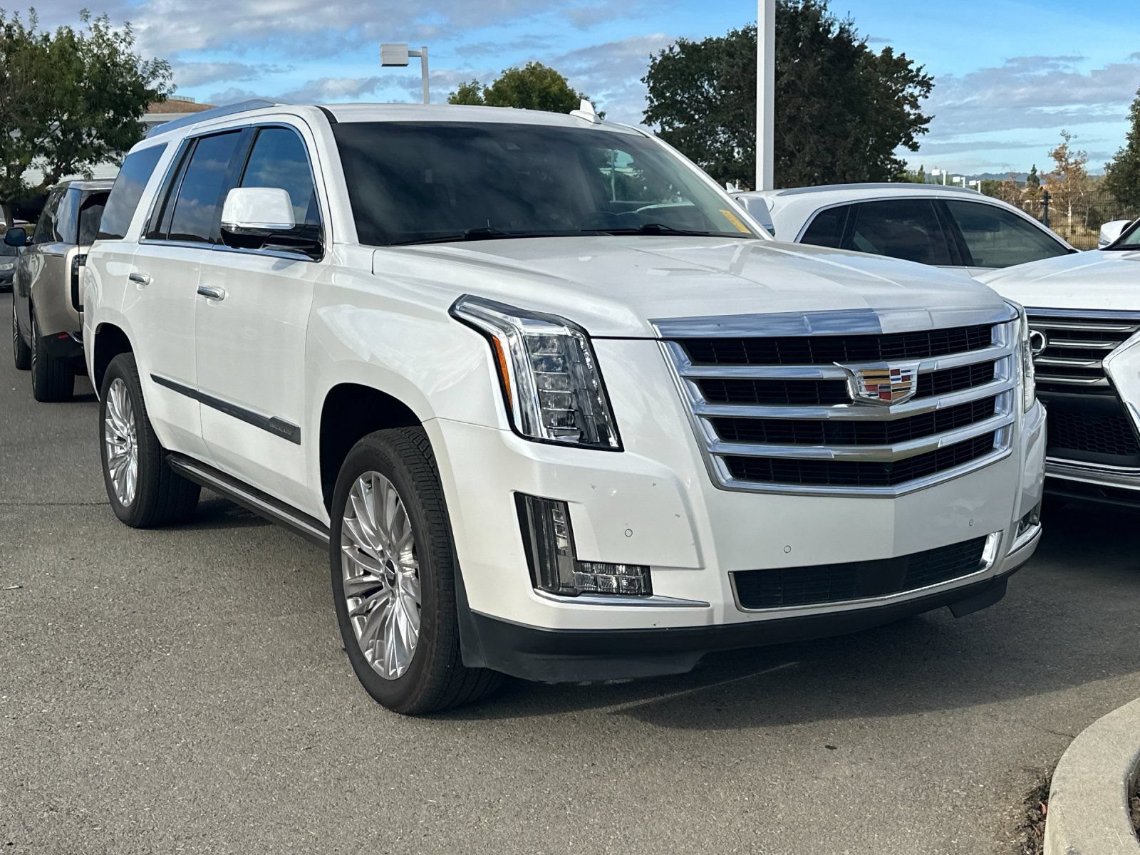 Used 2016 Cadillac Escalade Premium AWD/4WD image 2