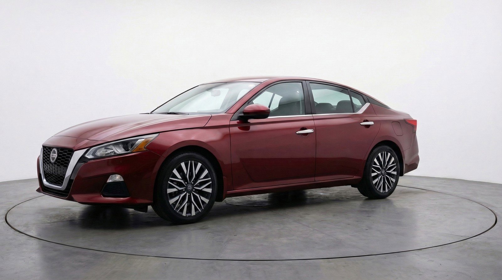 Used 2025 Nissan Altima 2.5 SV image 3