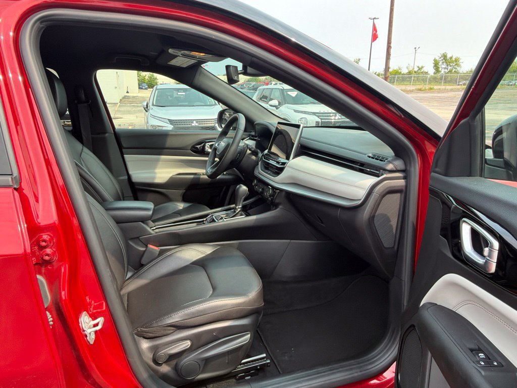 Used 2025 Jeep Compass Limited AWD/4WD image 10