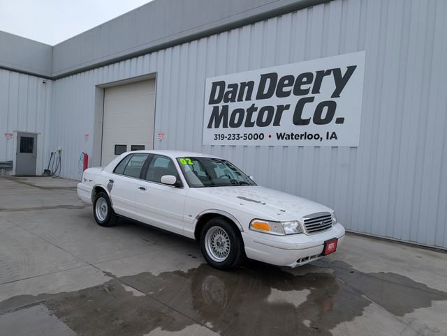Used 2002 Ford Crown Victoria LX image 1