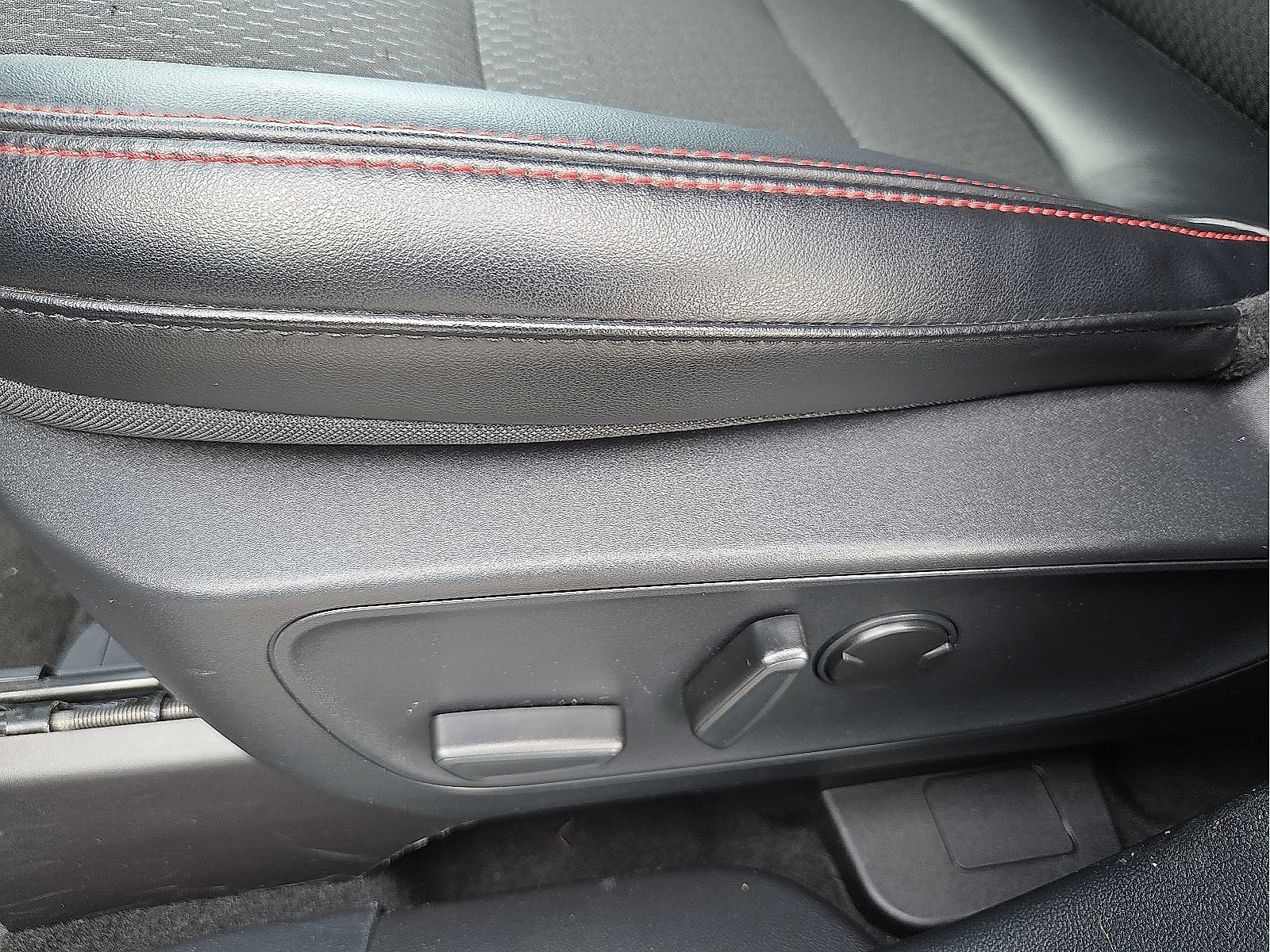 Used 2025 Ford Escape ST-Line FWD image 13