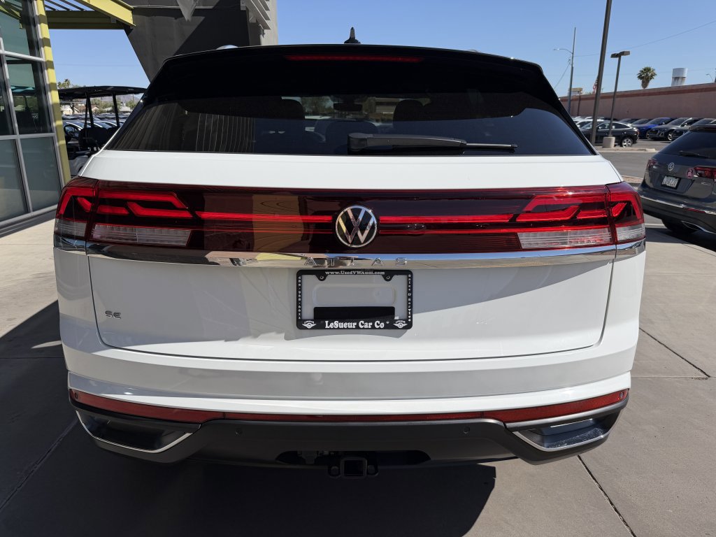 Used 2024 Volkswagen Atlas Cross Sport SE w/ Panoramic Sunroof Package FWD image 13