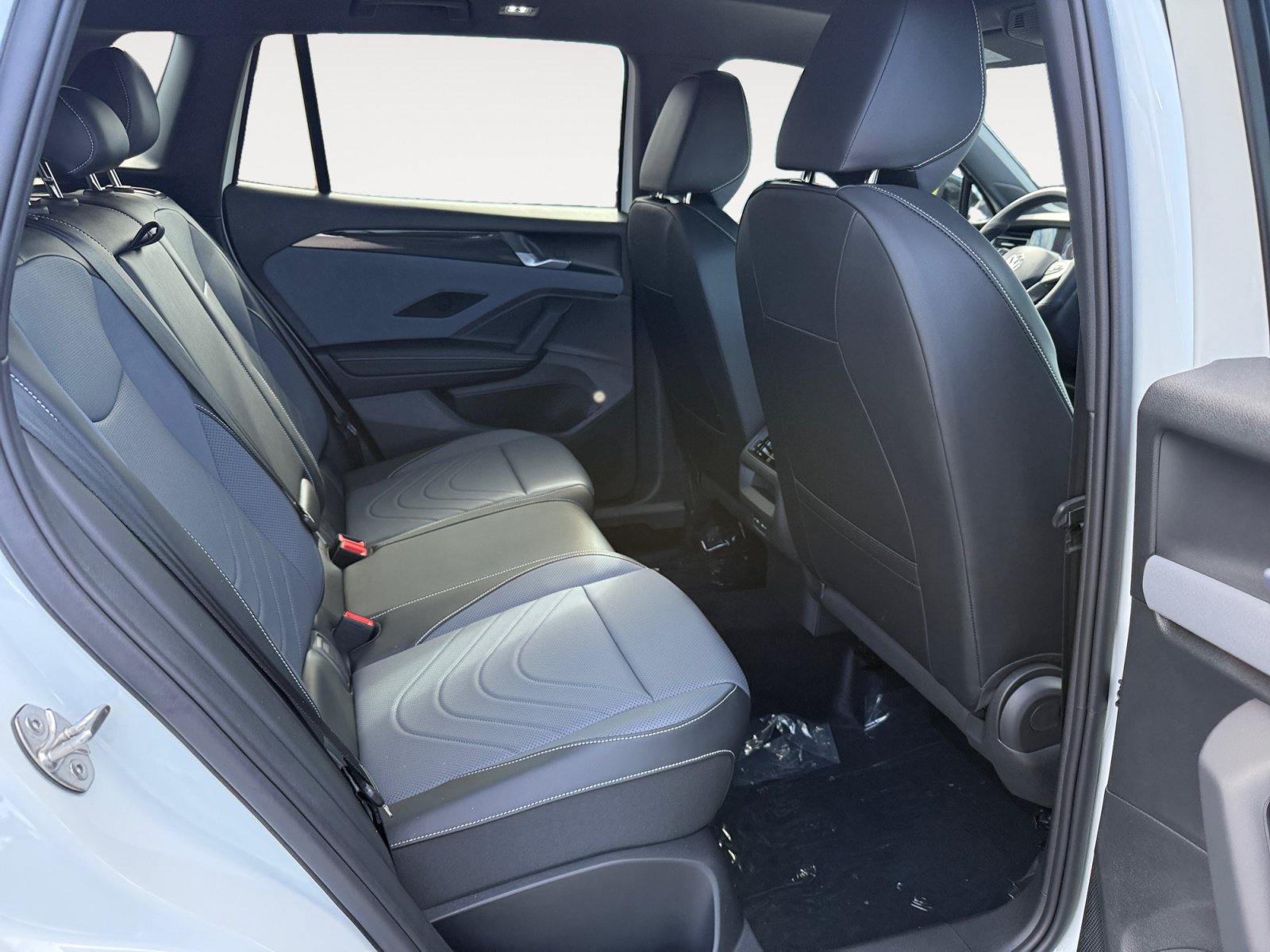 New 2026 Volkswagen Tiguan SE R-Line AWD/4WD image 18