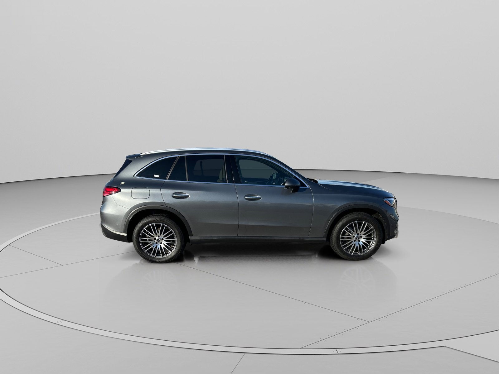 Used 2023 Mercedes-Benz GLC 300 4MATIC image 4