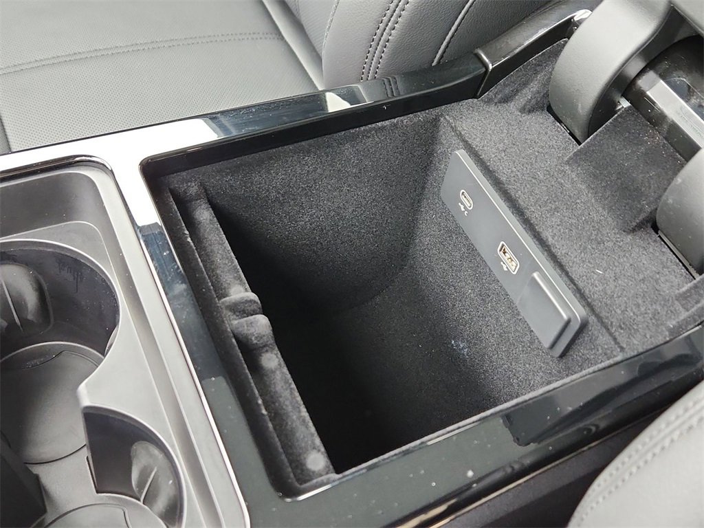 Used 2024 Land Rover Range Rover Velar Dynamic SE image 19