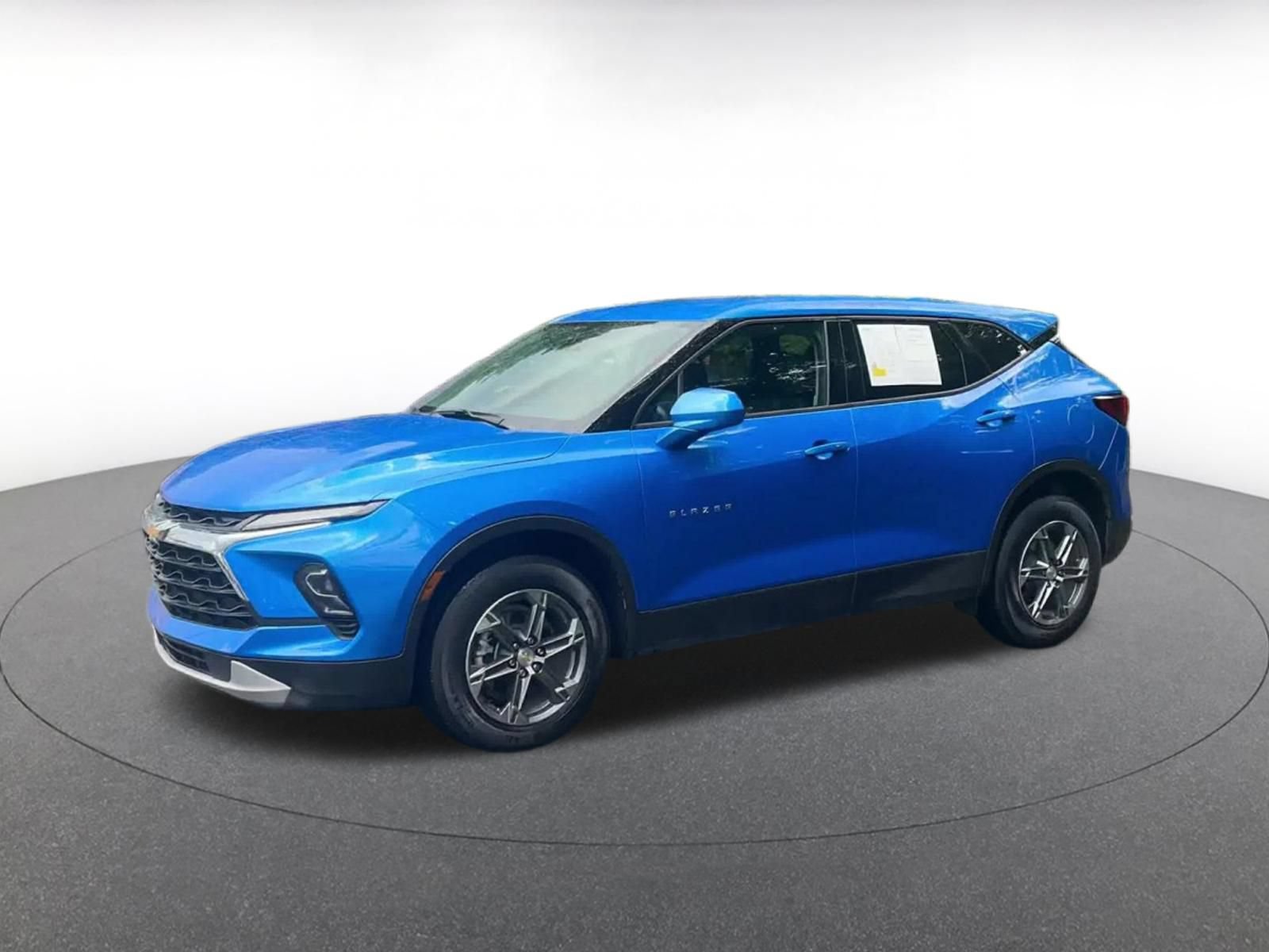 Used 2025 Chevrolet Blazer LT FWD image 8