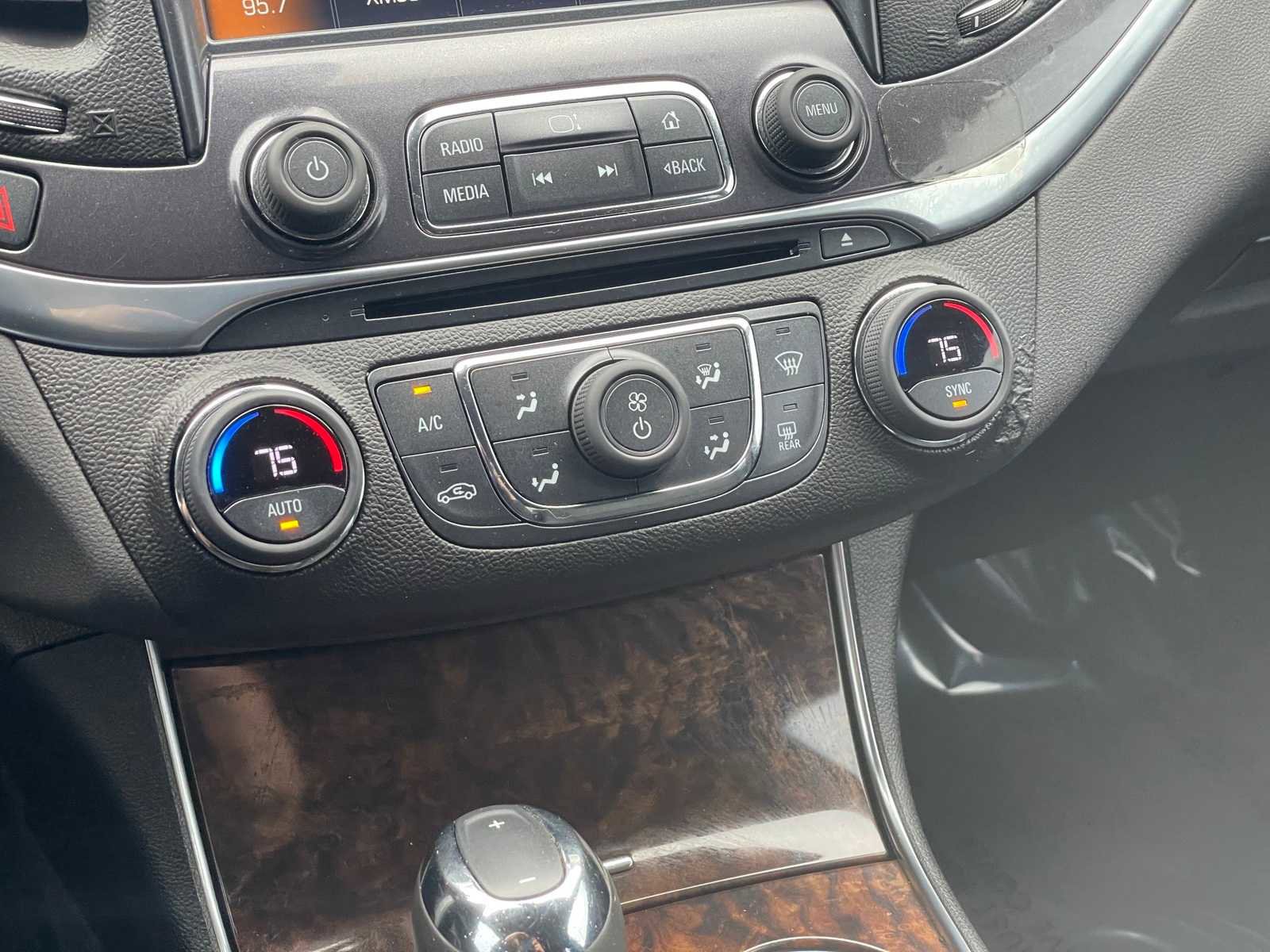 Used 2014 Chevrolet Impala LT image 17