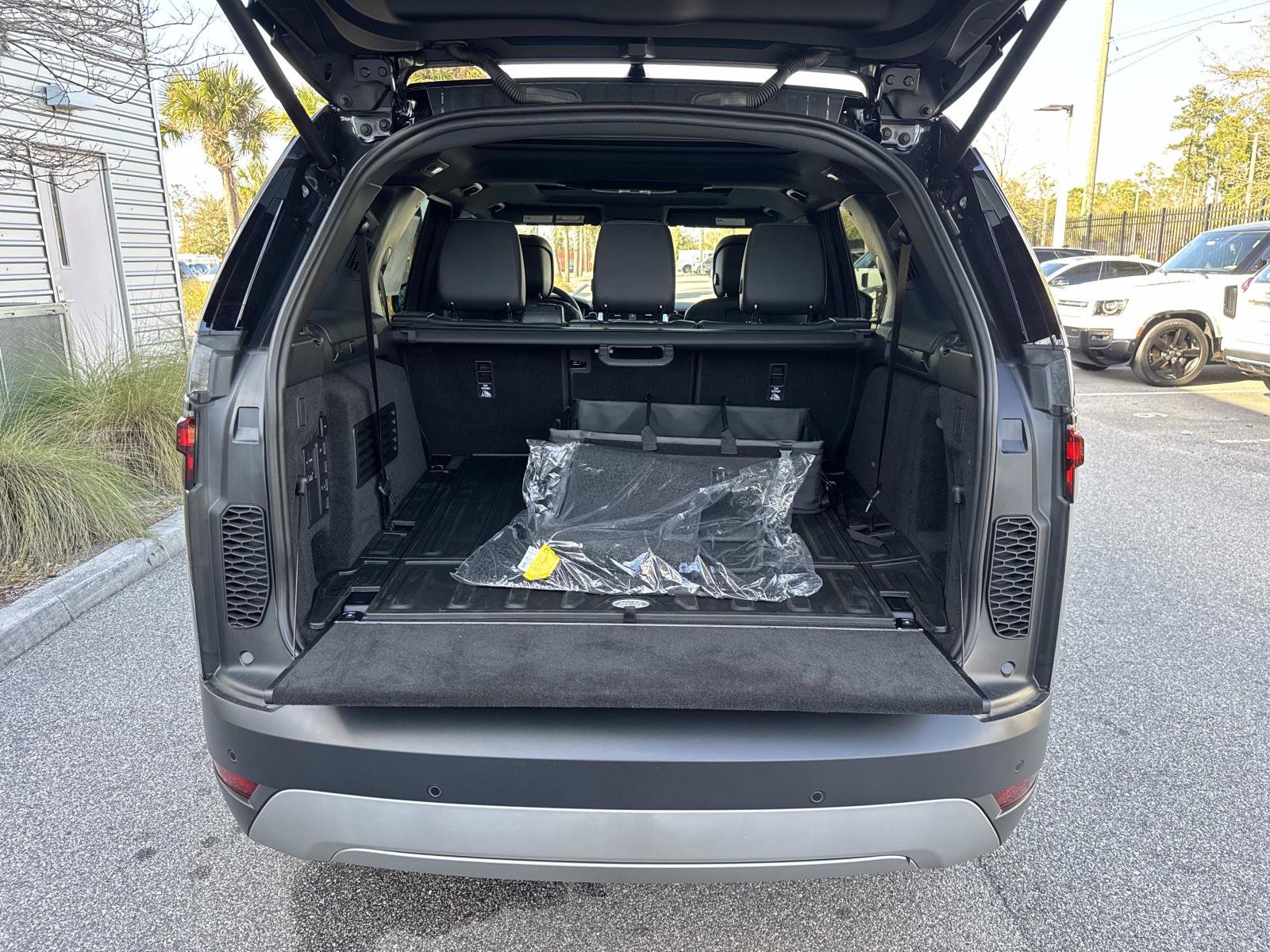 New 2026 Land Rover Discovery S AWD/4WD image 11