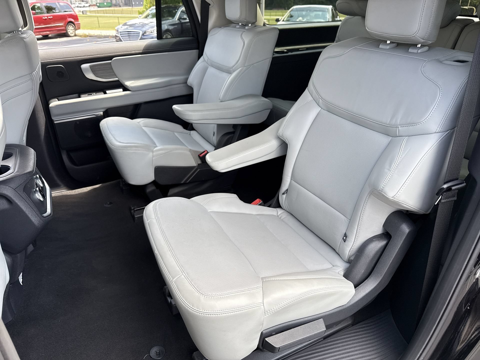 Used 2025 Ford Expedition Max Platinum w/ Driver's Package AWD/4WD image 16
