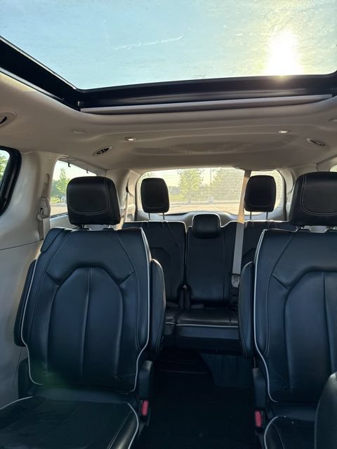 Used 2023 Chrysler Pacifica Limited FWD image 12
