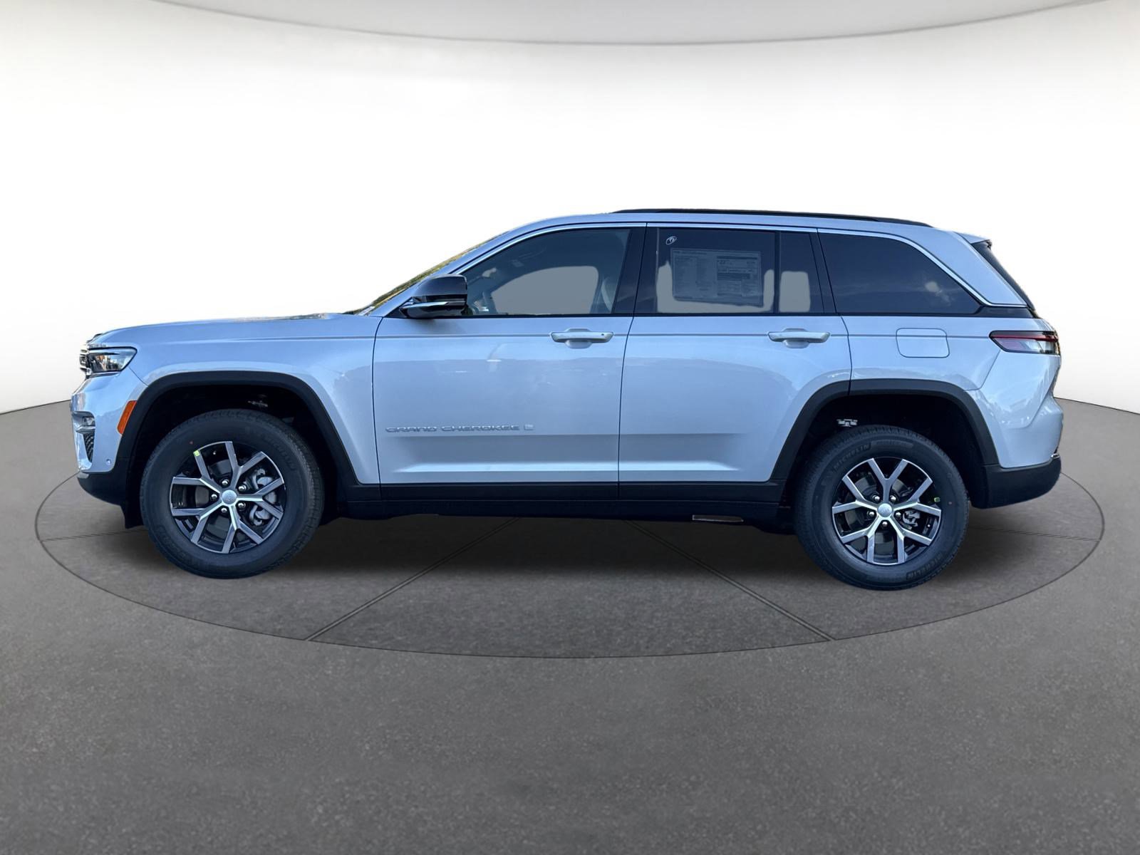New 2025 Jeep Grand Cherokee Limited image 2