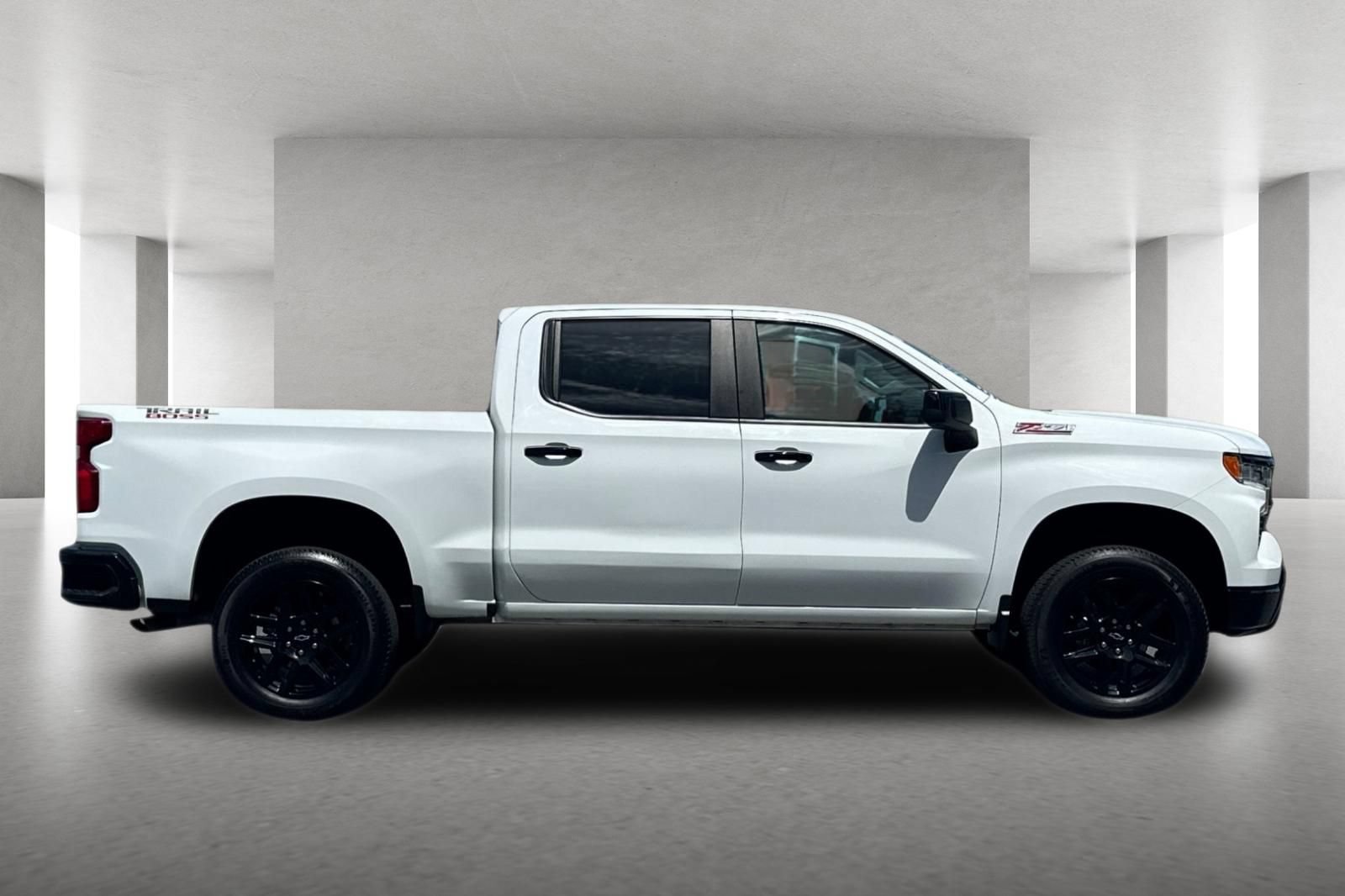 Used 2025 Chevrolet Silverado 1500 LT Trail Boss w/ Protection Package AWD/4WD image 3