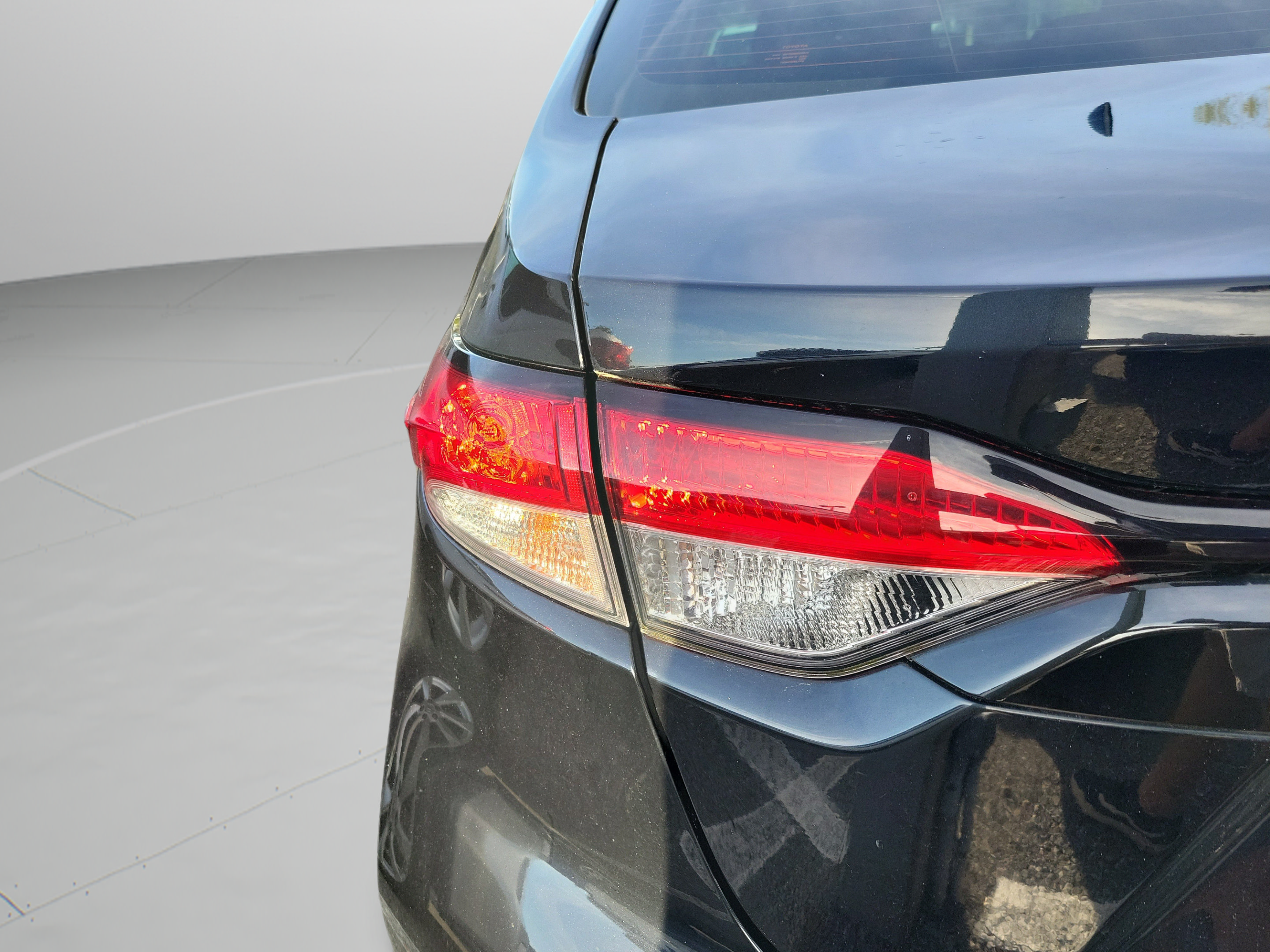 Used 2021 Toyota Corolla LE FWD image 23