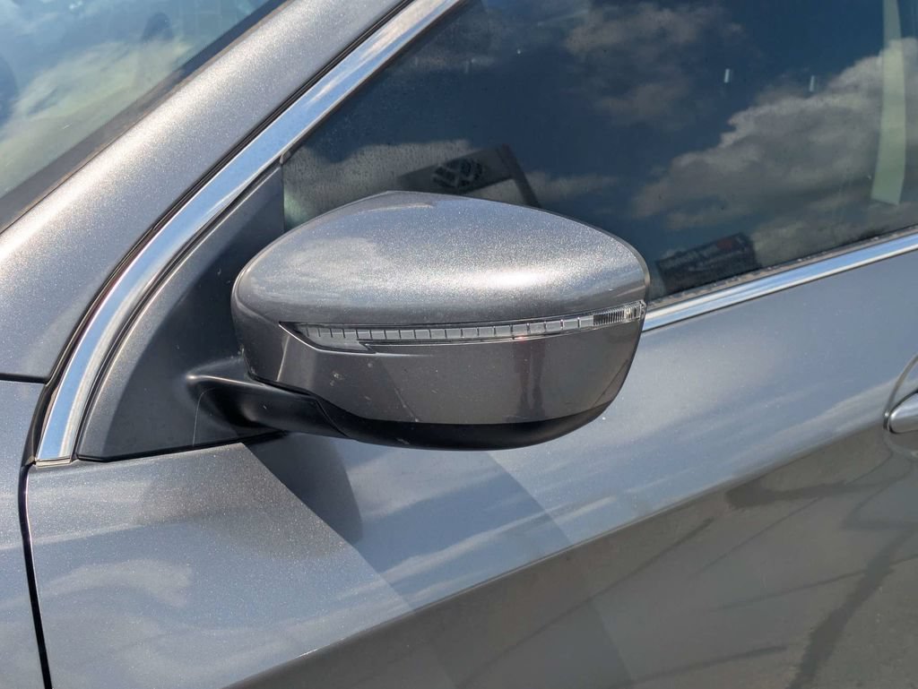 Used 2020 Nissan Rogue Sport SV FWD image 13