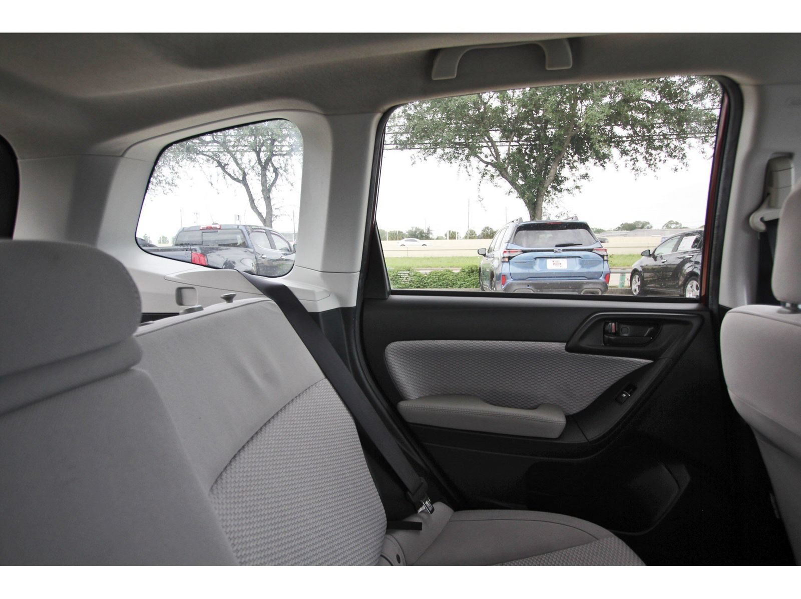 Used 2017 Subaru Forester 2.5i Premium AWD/4WD image 12