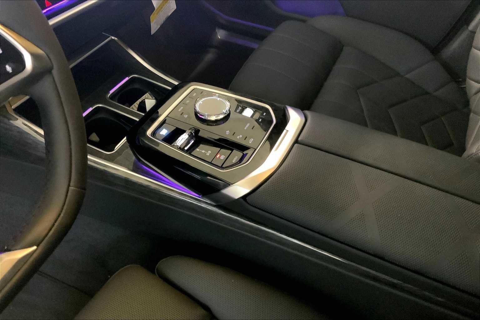 New 2025 BMW i7 xDrive60 AWD/4WD image 7