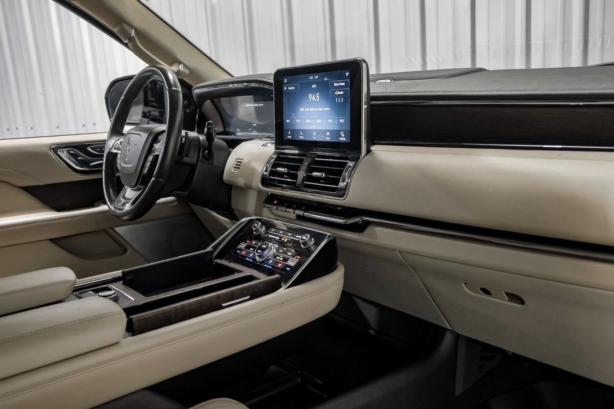 Used 2020 Lincoln Navigator L Reserve w/ Luxury Package RWD image 12