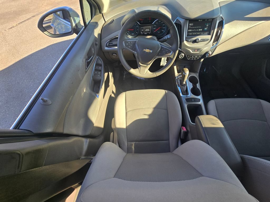 Used 2018 Chevrolet Cruze LT FWD image 14