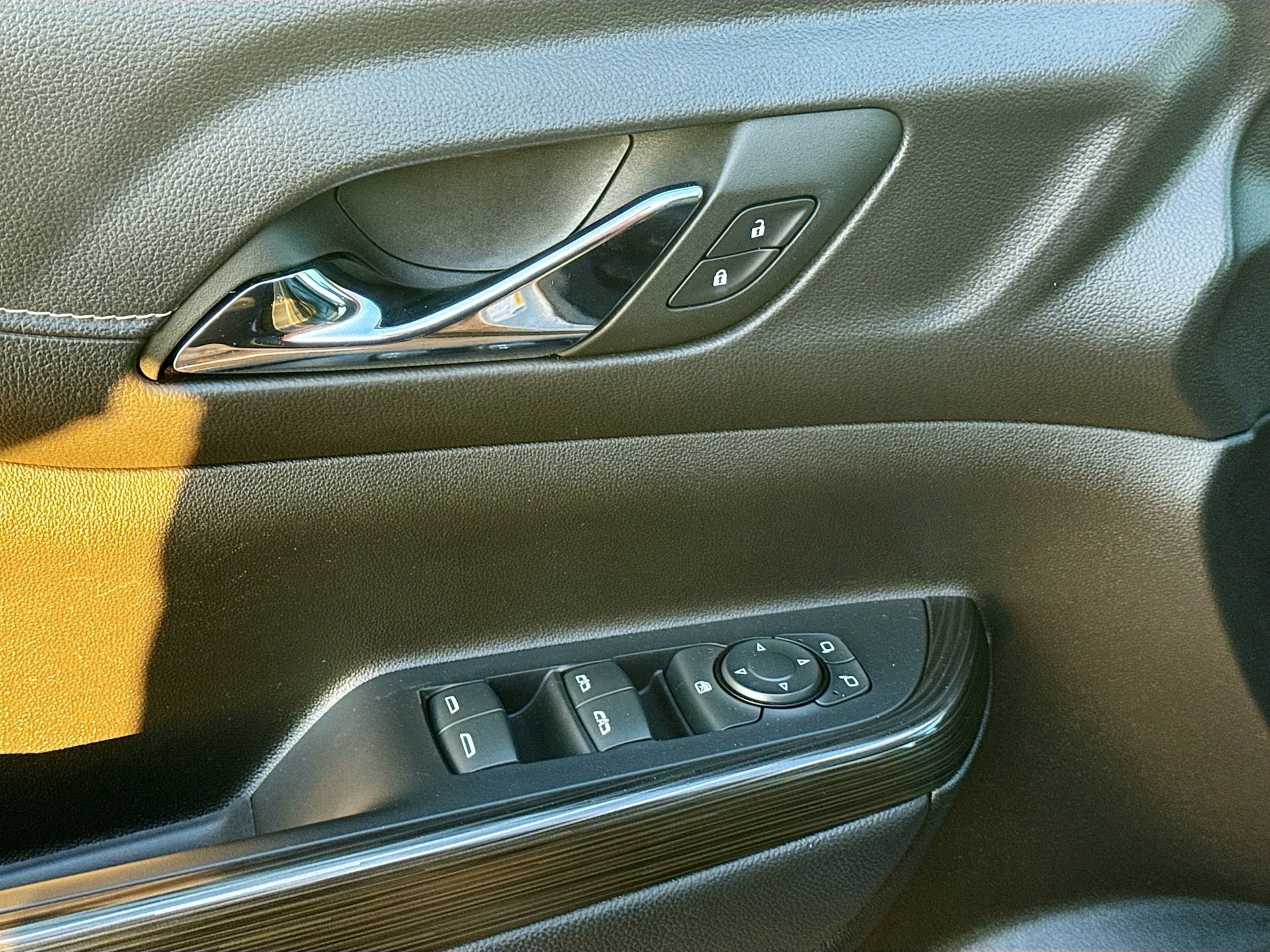 Used 2023 GMC Acadia SLT AWD/4WD image 19