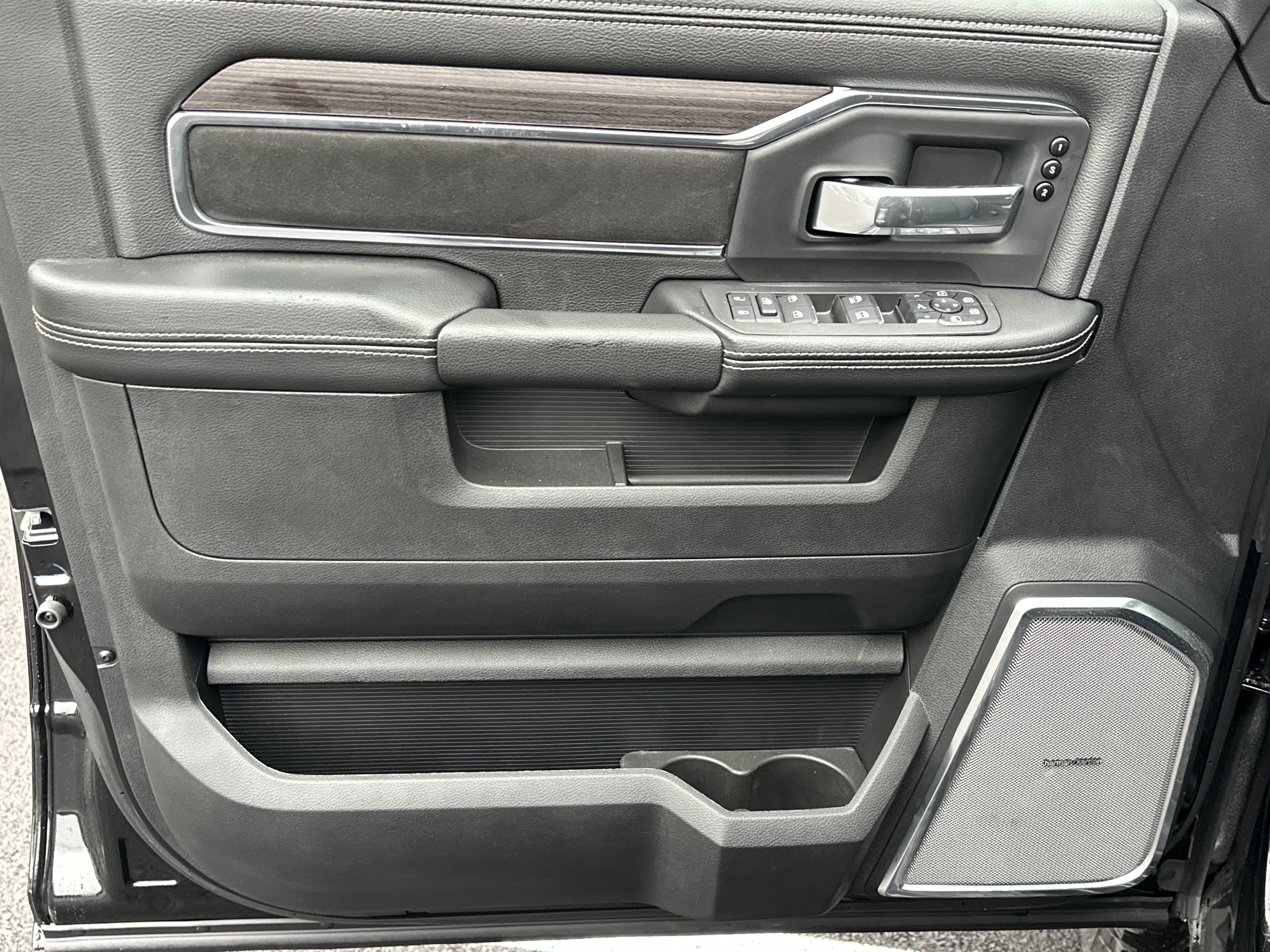 New 2026 RAM 2500 Laramie AWD/4WD image 31