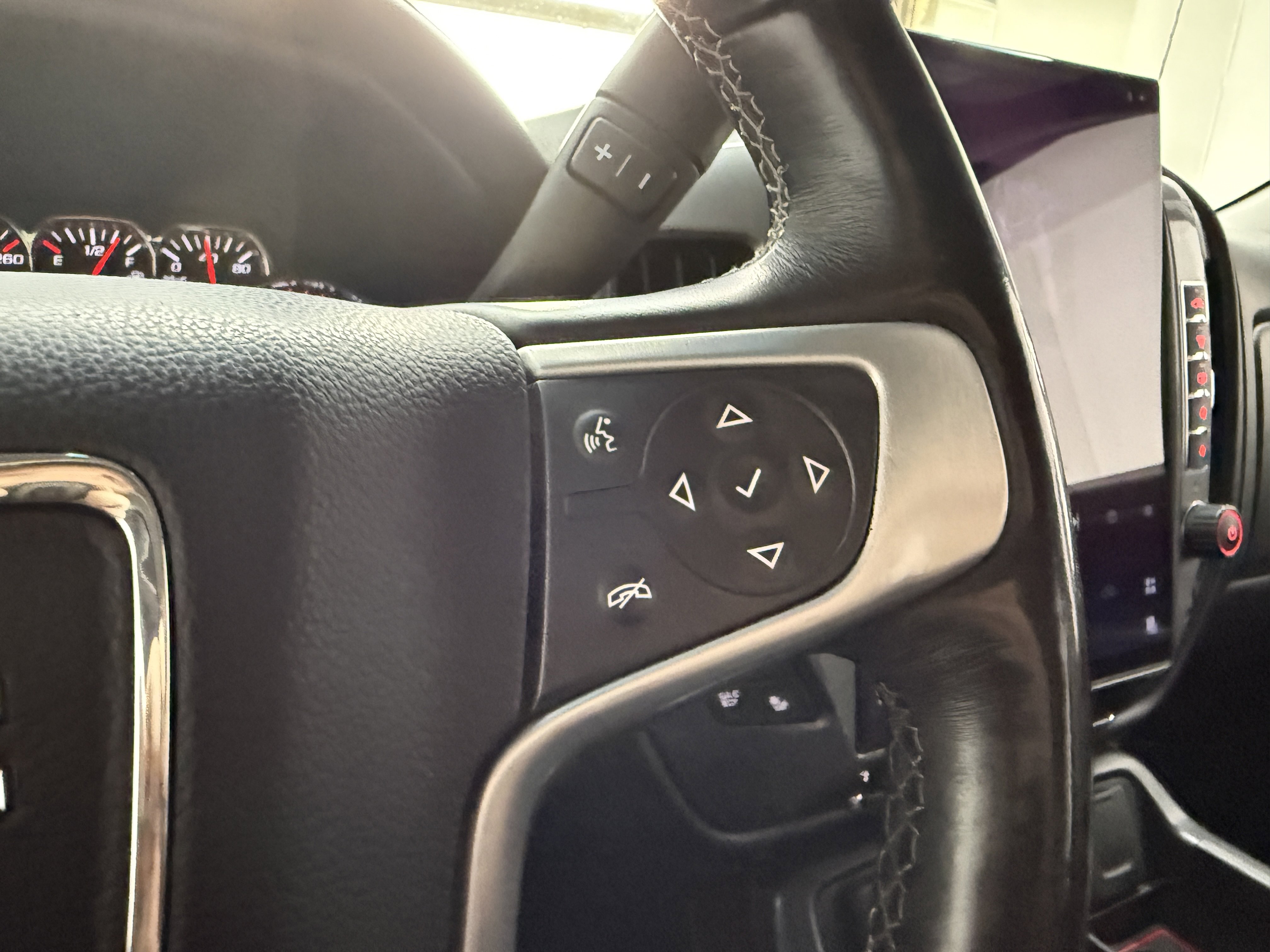 Used 2015 GMC Sierra 1500 SLT w/ SLT Crew Cab Value Package image 17