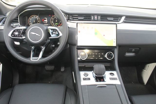 New 2026 Jaguar F-PACE R-Dynamic S image 4