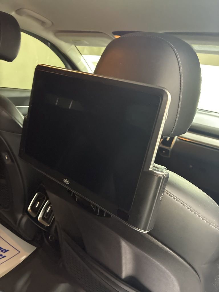 Used 2022 Kia Sorento EX image 23