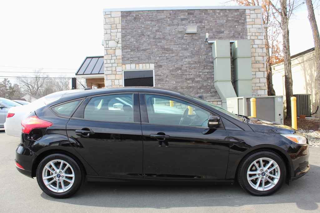 Used 2017 Ford Focus SE image 4