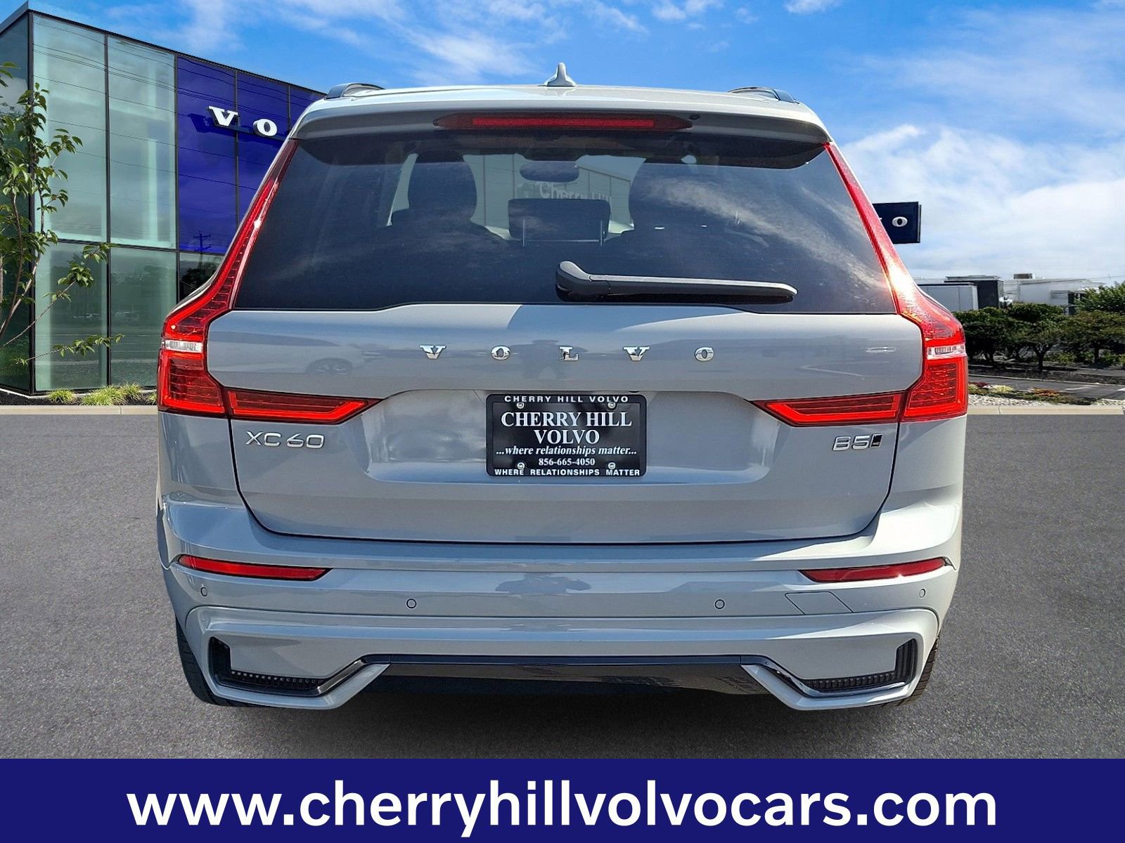 Certified 2025 Volvo XC60 B5 Plus image 6