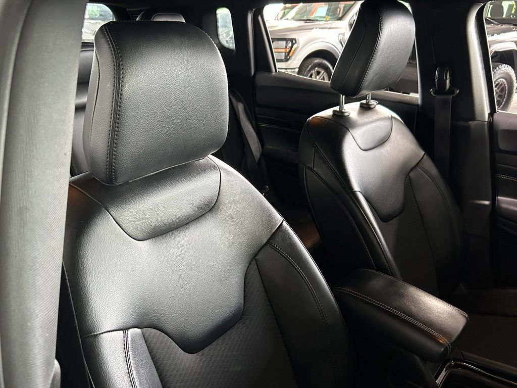 Used 2022 Jeep Compass Latitude FWD image 34