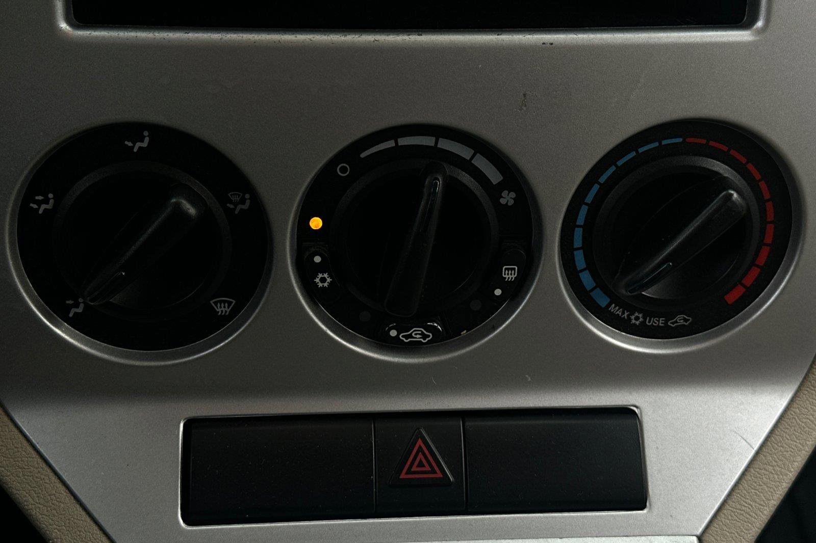 Used 2009 Dodge Caliber SXT image 20