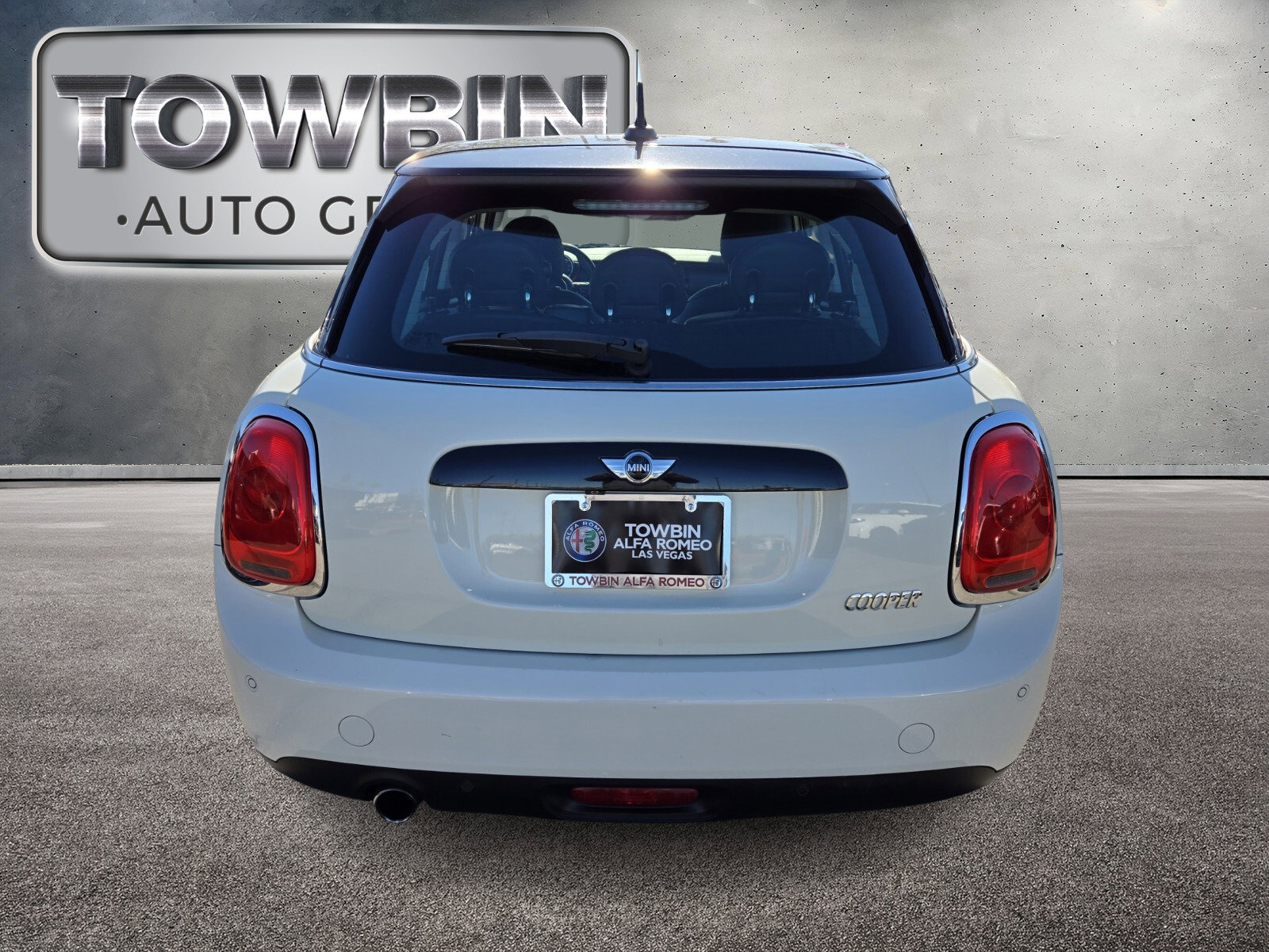 Used 2016 MINI Cooper 4-Door Hardtop image 5