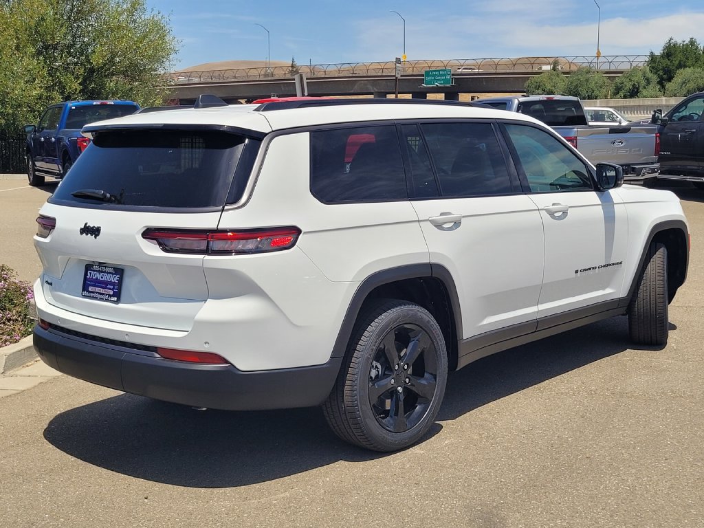 New 2026 Jeep Grand Cherokee L Limited w/ Limited Altitude Package AWD/4WD image 3