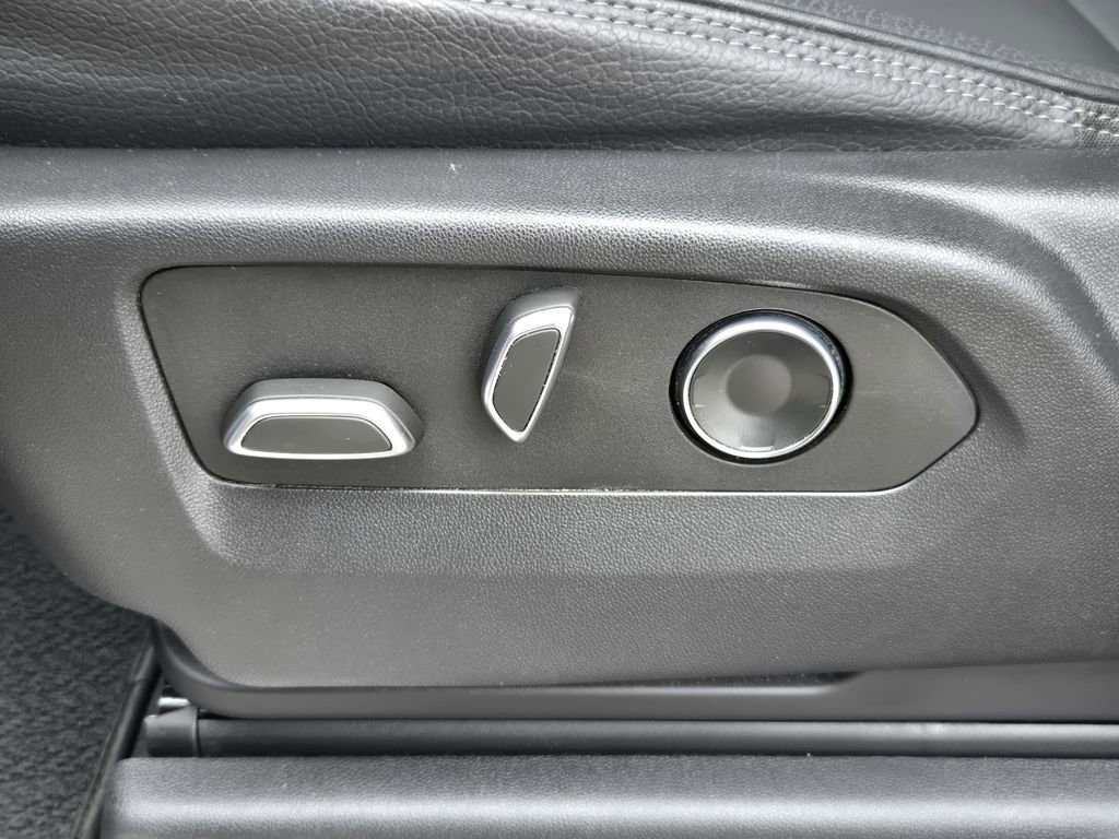 Used 2024 GMC Sierra 1500 Denali w/ Technology Package AWD/4WD image 13