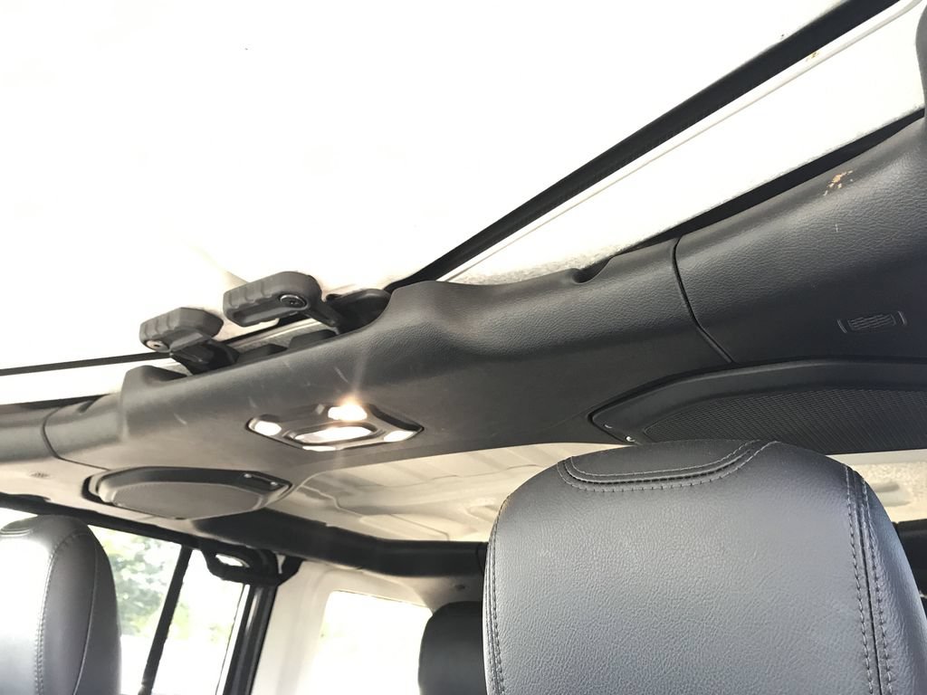 Used 2023 Jeep Wrangler Unlimited Rubicon 4xe w/ Cold Weather Group AWD/4WD image 29