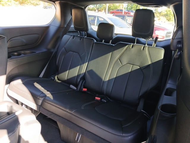New 2026 Chrysler Pacifica Select image 12