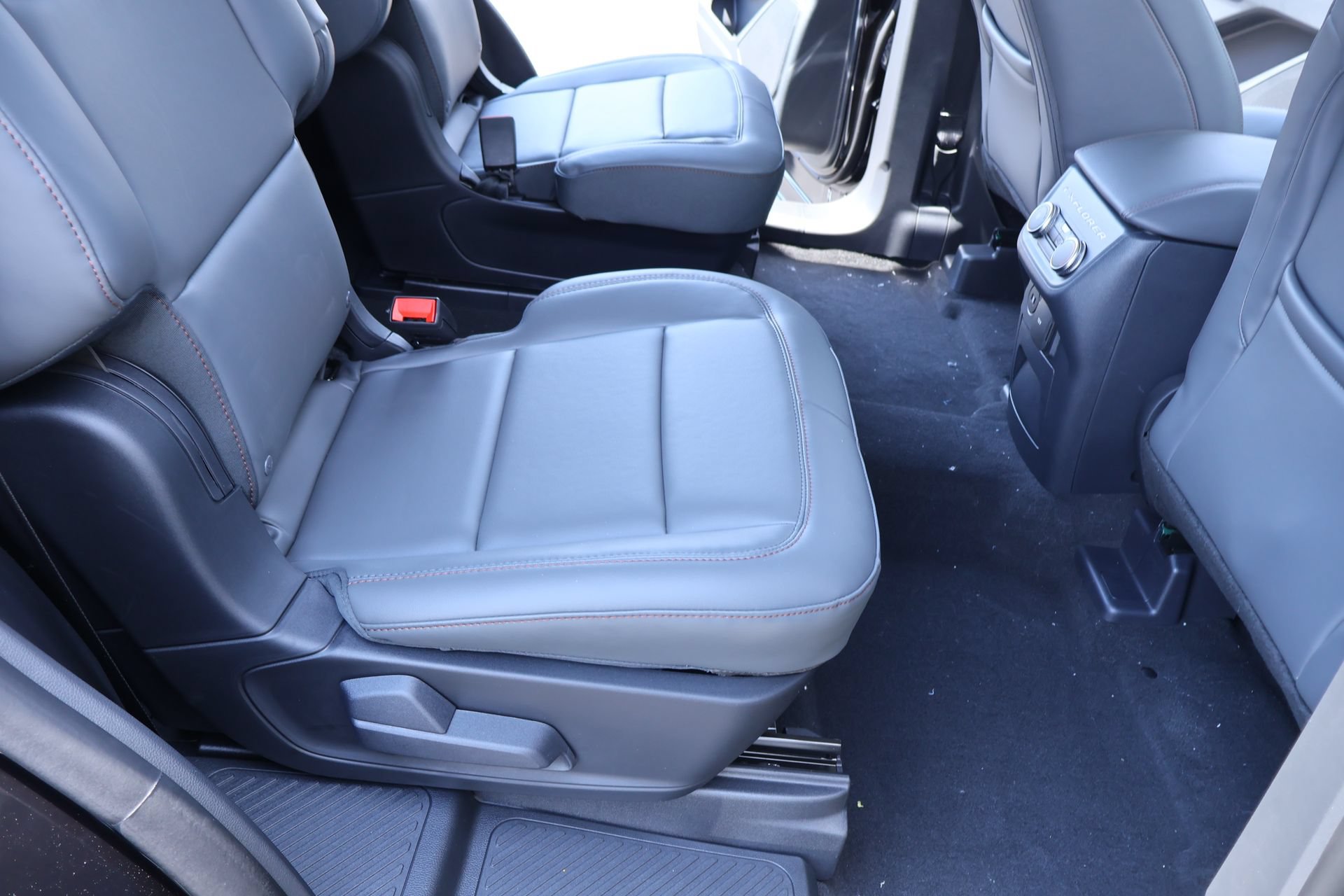 New 2026 Ford Explorer Active w/ Active Comfort Package AWD/4WD image 16