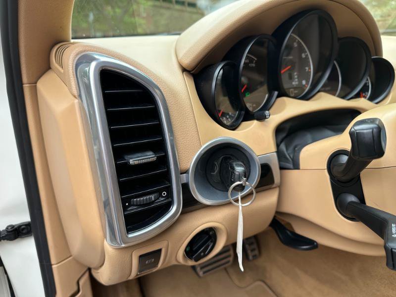 Used 2011 Porsche Cayenne S AWD/4WD image 24