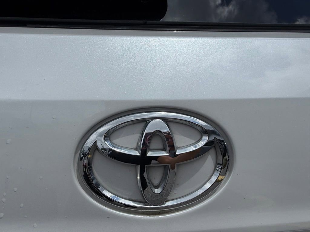 Used 2023 Toyota Highlander XLE FWD image 8
