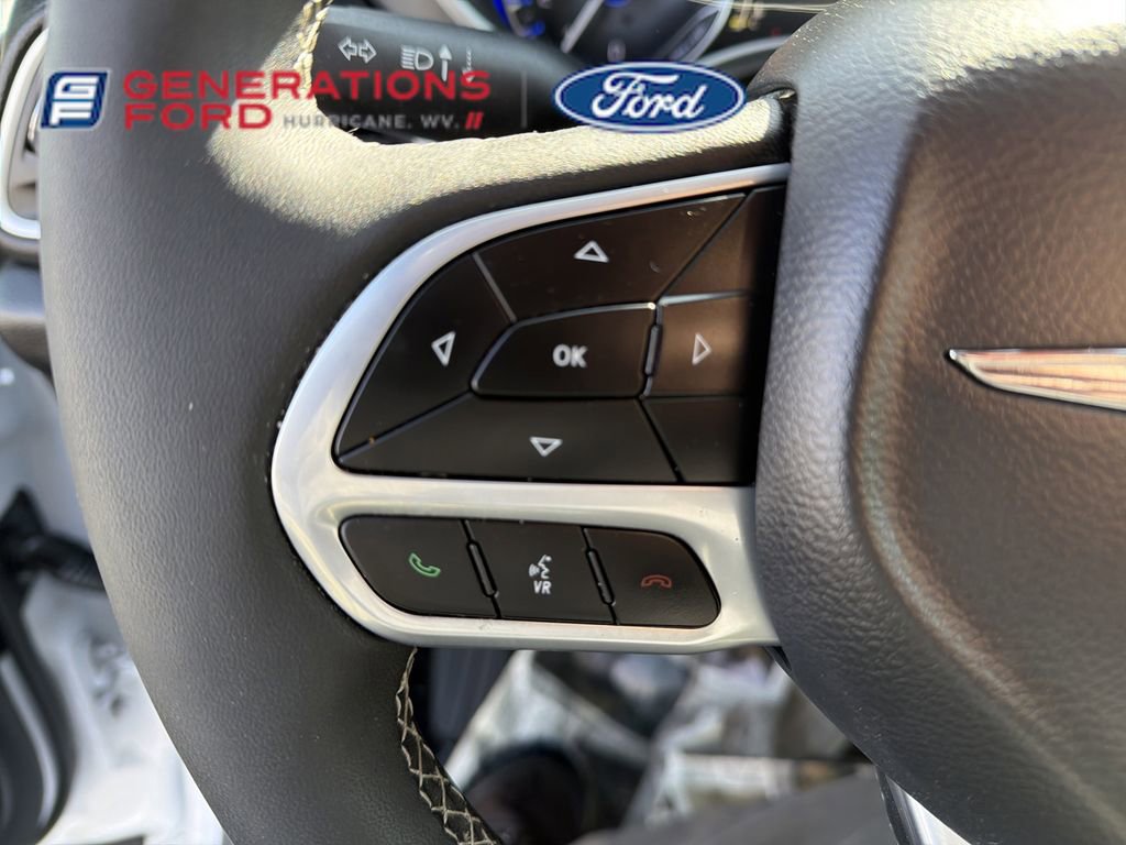Used 2025 Chrysler Voyager LX FWD image 17