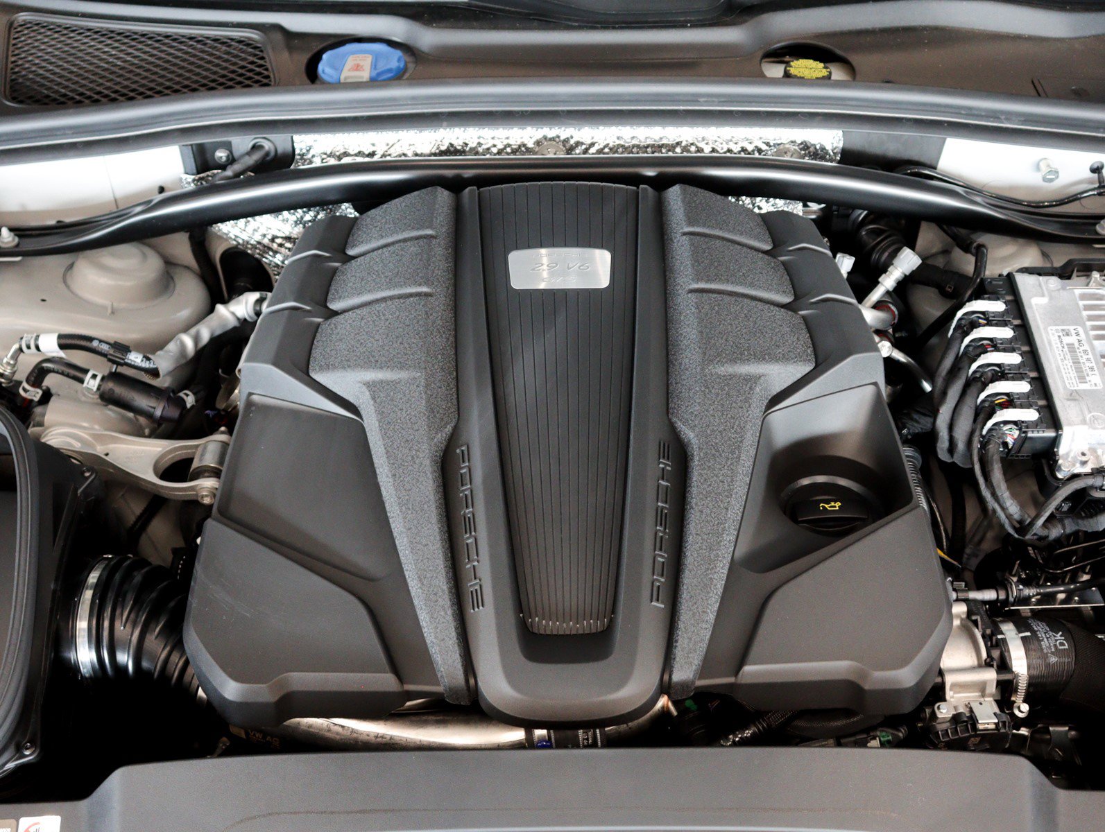 New 2026 Porsche Macan GTS image 28